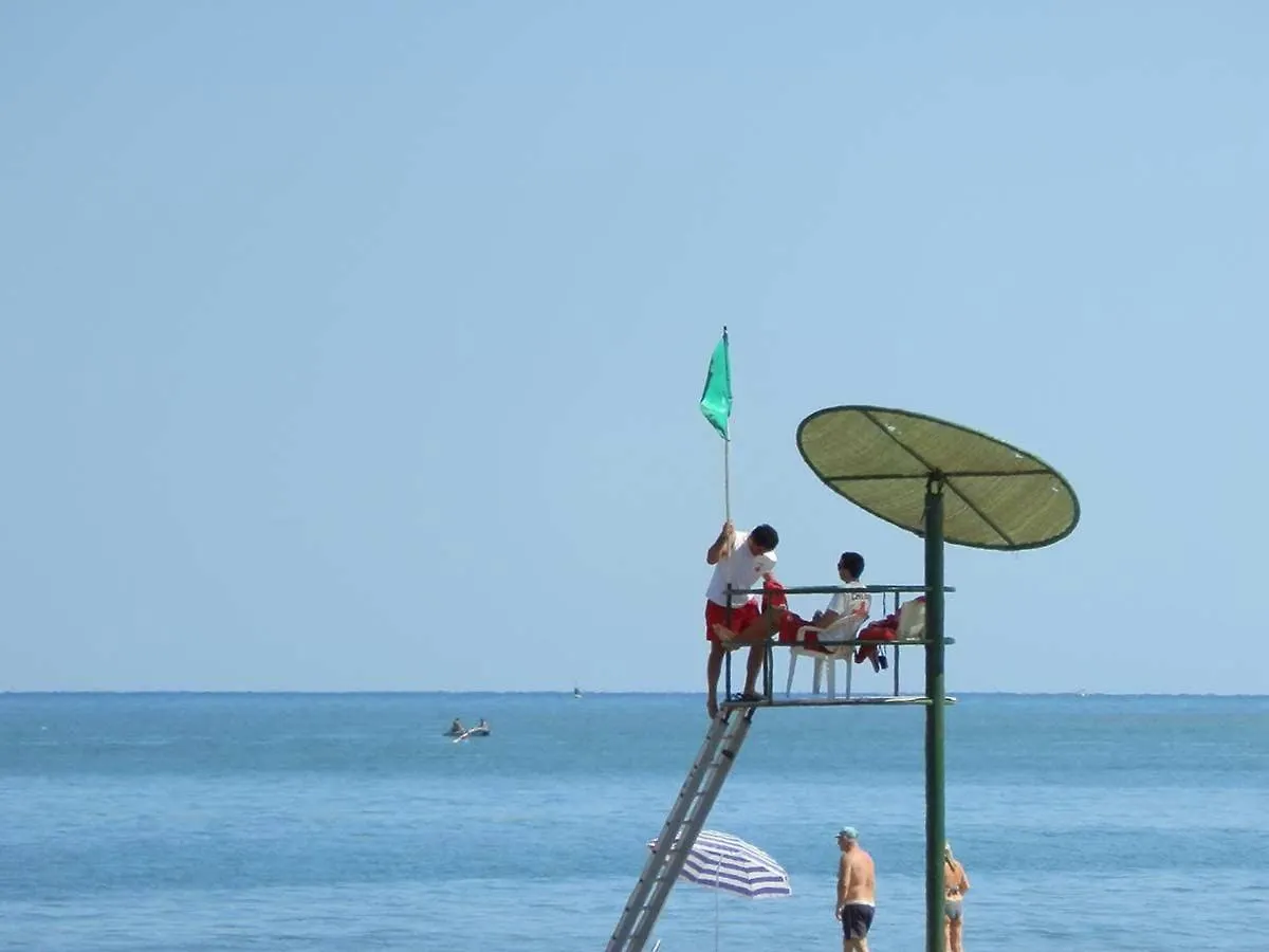 Vacaciones Ideales: Apto Con Piscina, Cerca Del Mar, Wifi, Aire Opcional, Admite Mascotas, Playa Perros - Es-184-11 Riumar